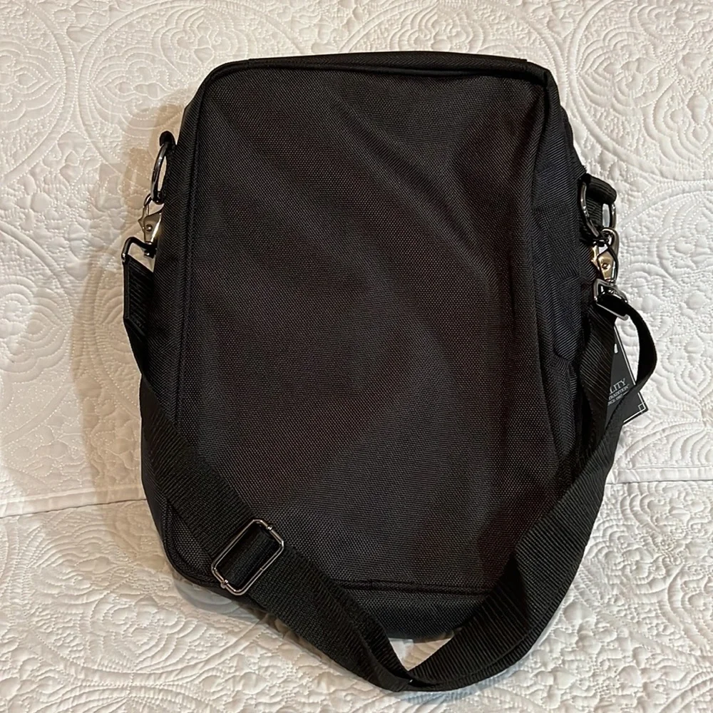Burton Golf River City Golf Classic shoe bag and‎ golf accessories